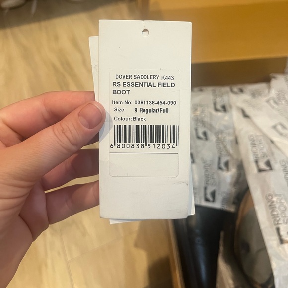 Tall full-grain leather riding boots. Only worn to try on! Size 9 FULL calf - Picture 9 of 10